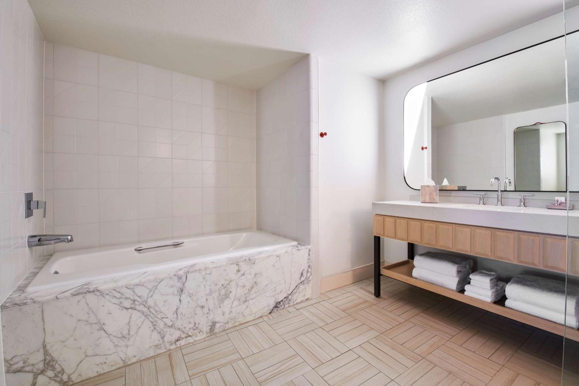 Virgin Las Vegas, Curio Collection By Hilton Resort